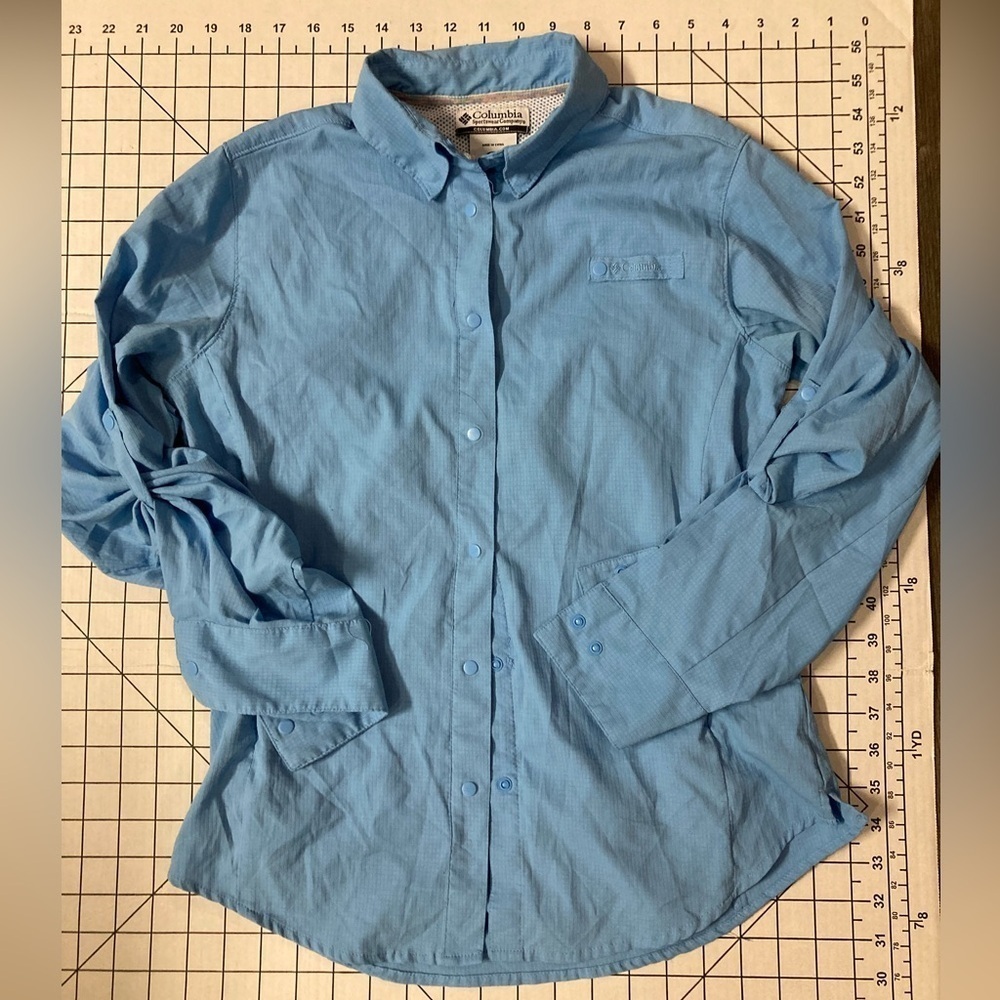 Columbia Women’s‎ Small Light Blue Outdoor Button Down Shirt